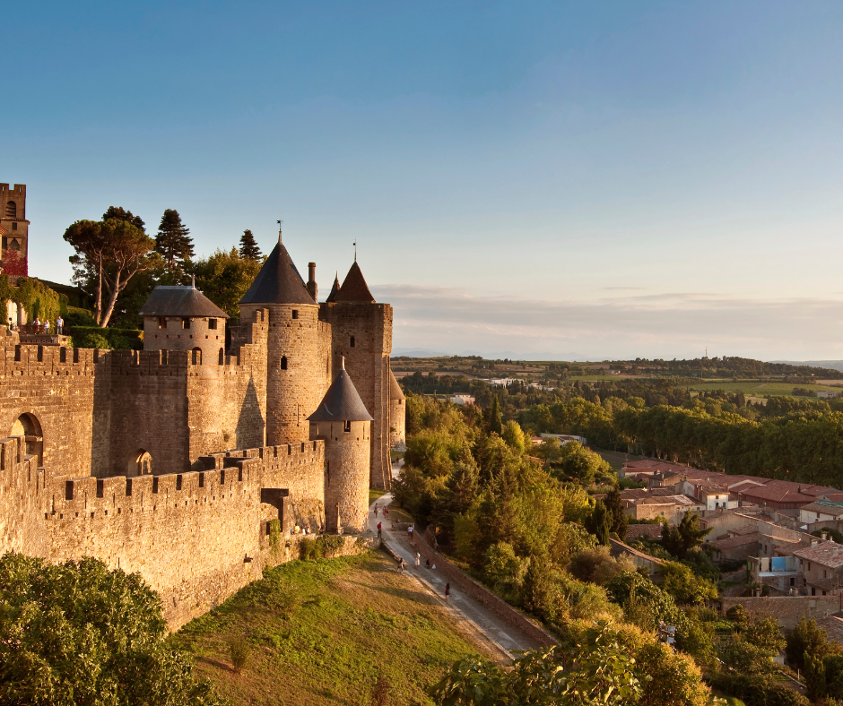 chateau medieval coucher de soleil